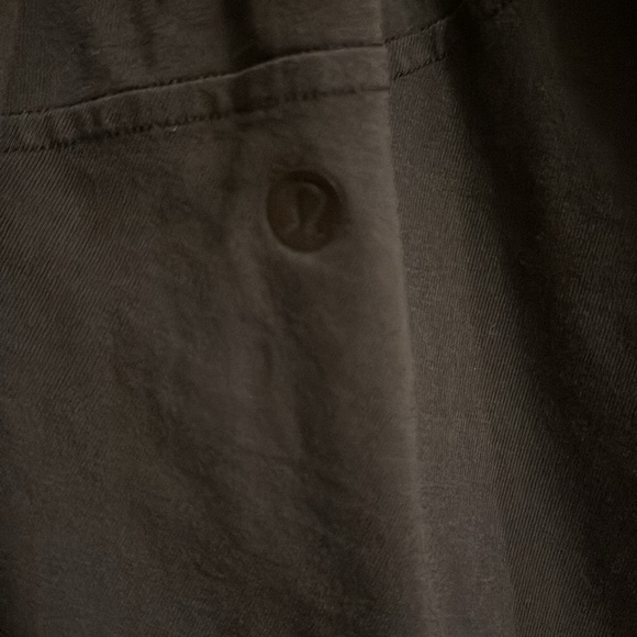 ❎ Lululemon Back In Action V-Neck Long-Sleeve Shirt size 10 or 12 brown espresso - Picture 4 of 4